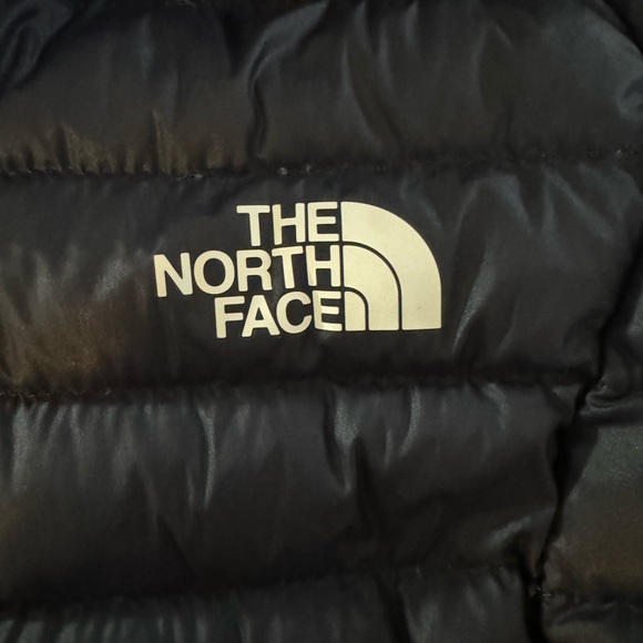 North Face dark blue puffy jacket, size small - Picture 3 of 9